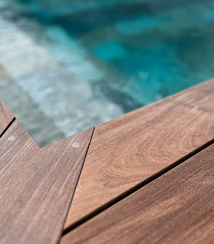 Margelle bois piscine